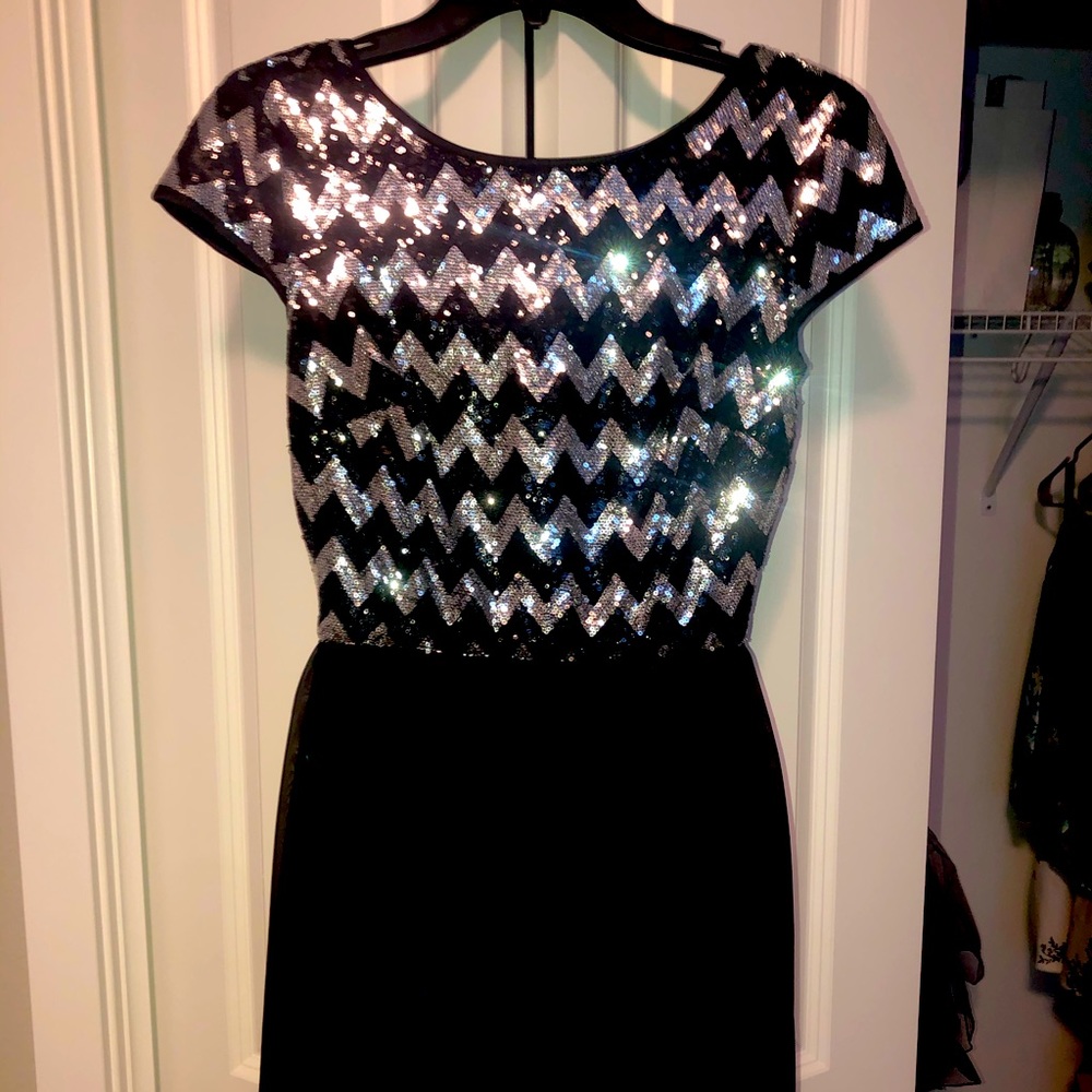 Sparkled Zig-Zag Dress
